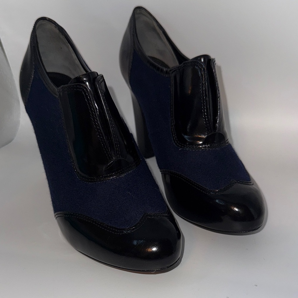 Tory Burch Leighton Women’s Sz 8 Wing Tip Style Ankle Booties Navy & Black Heels